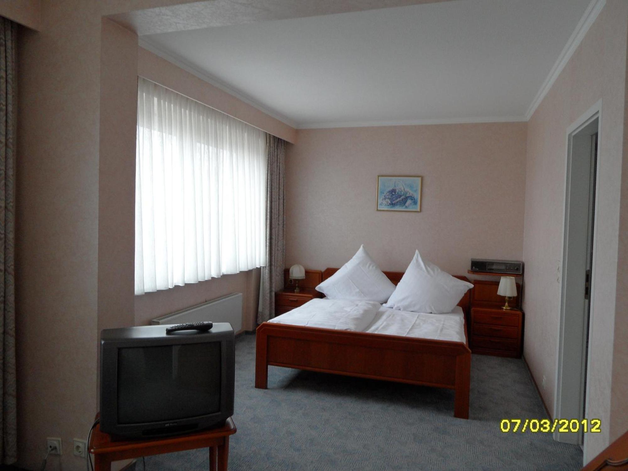 Wiking Hotel Henstedt-Ulzburg Buitenkant foto