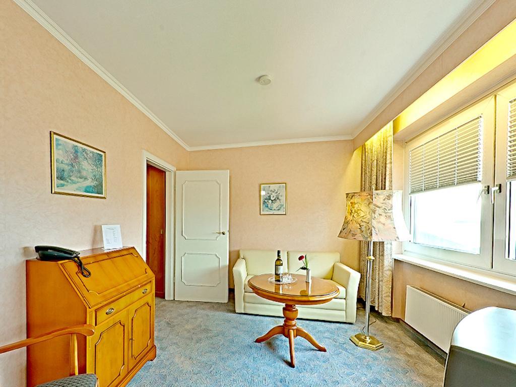 Wiking Hotel Henstedt-Ulzburg Buitenkant foto