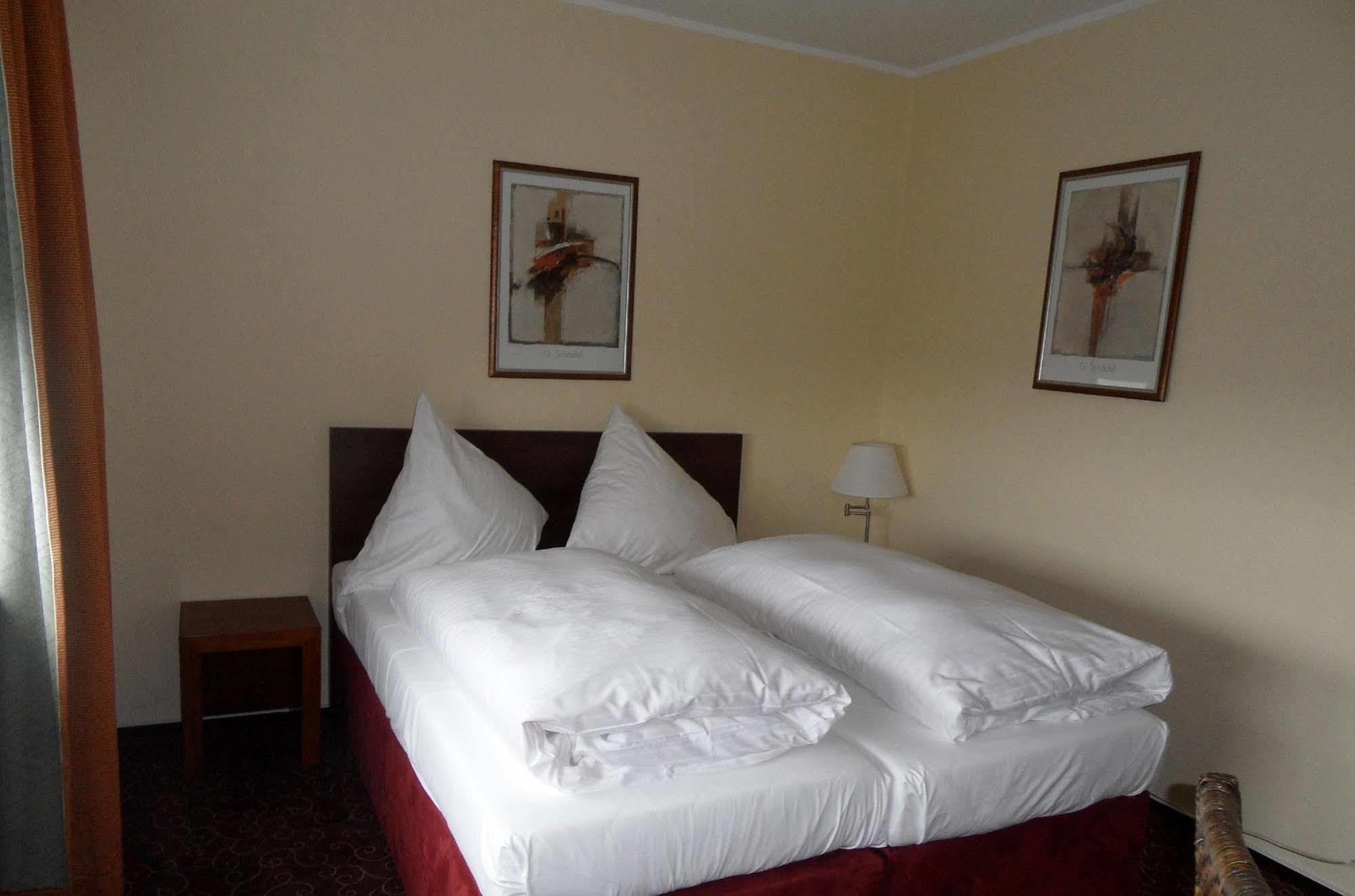Wiking Hotel Henstedt-Ulzburg Buitenkant foto