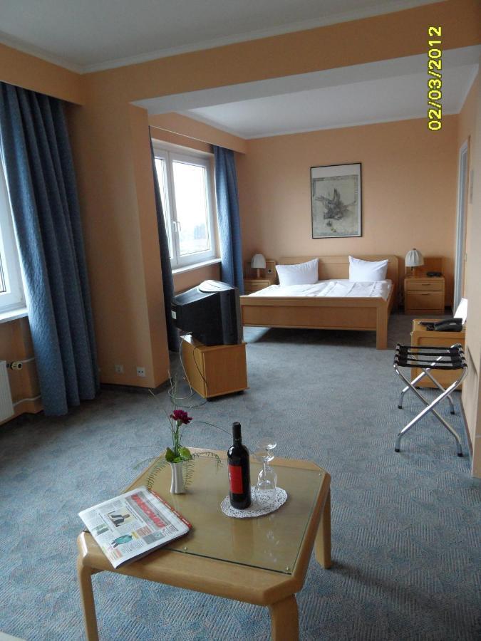 Wiking Hotel Henstedt-Ulzburg Buitenkant foto